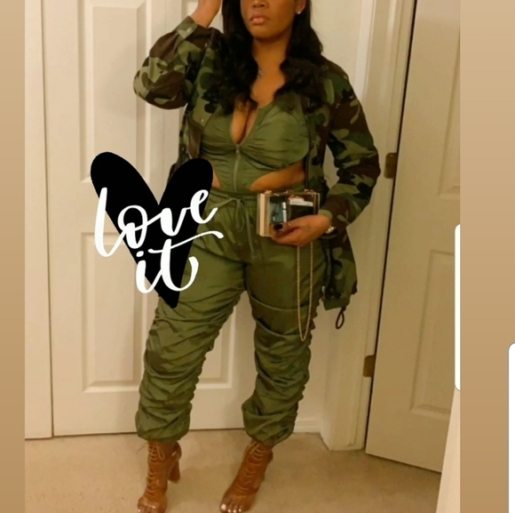 Women's Lace Up Boots 👢 - Picture 2 of 5